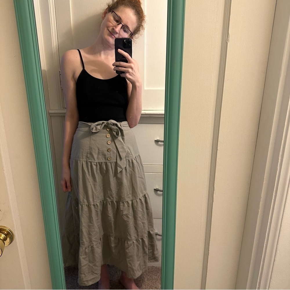 NWT NanaMacs Taupe Buttoned Skirt Size Medium